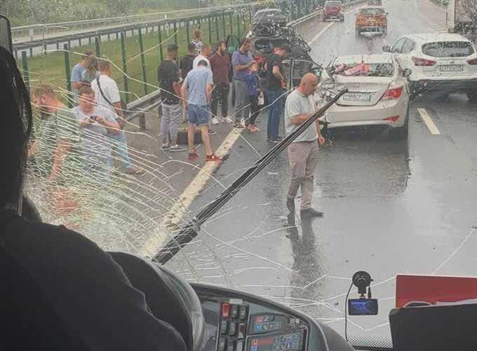 Автобус с туристами из Волгограда попал в массовое ДТП в Подмосковье