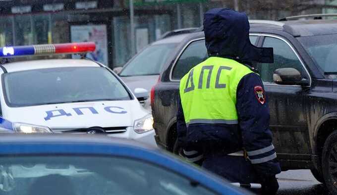 Во Владивостоке водитель попытался скрыться после столкновения с полицейским автомобилем